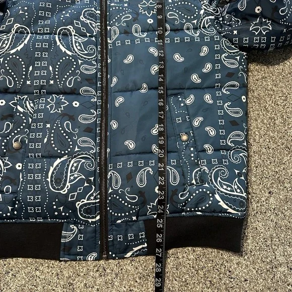 Levi's Bomber Jacket Mens M Quilted Puffer Blue Satin Bandana Paisley